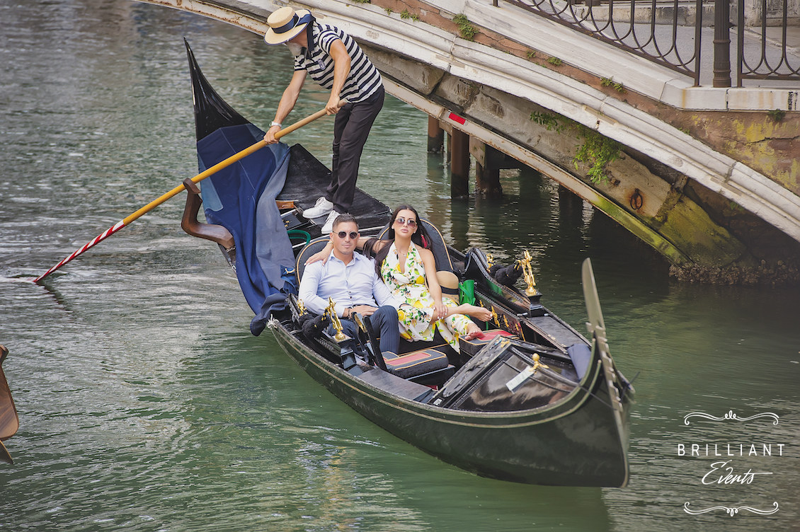 Romantische Hochzeitstagskarte Für Den Ehemann – Venedig-Gondel-Design Mit Goldprägung & Herzlicher Botschaft